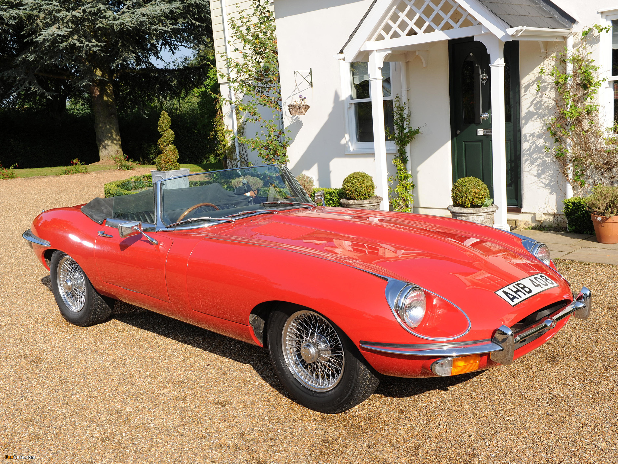 Images of Jaguar E-Type Open Two Seater (Series II) 1968–71 (2048 x 1536)