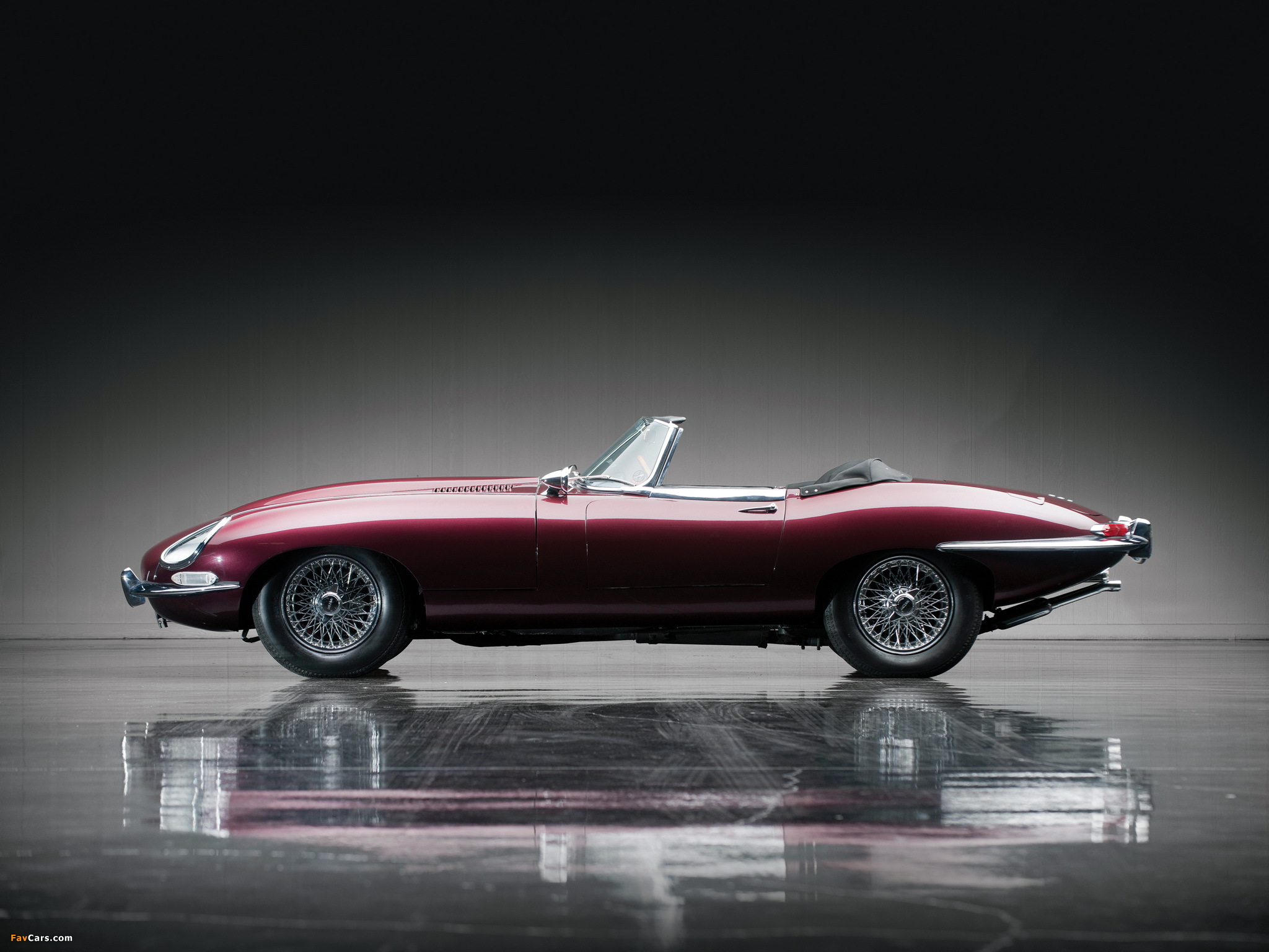 Jaguar E-Type Open Two Seater (Series I) 1967–68 wallpapers (2048 x 1536)