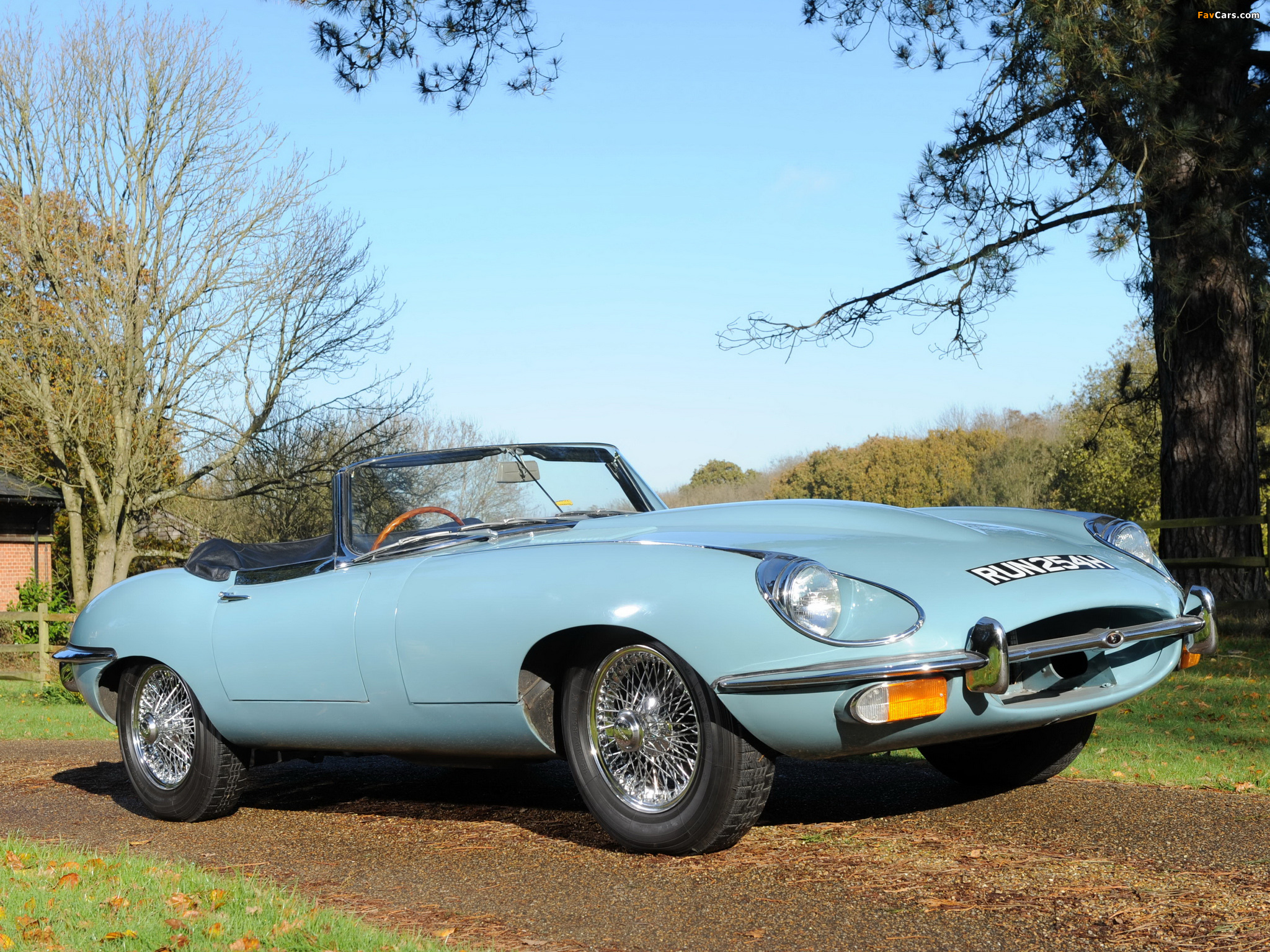 Jaguar E-Type Open Two Seater (Series II) 1968–71 pictures (2048 x 1536)