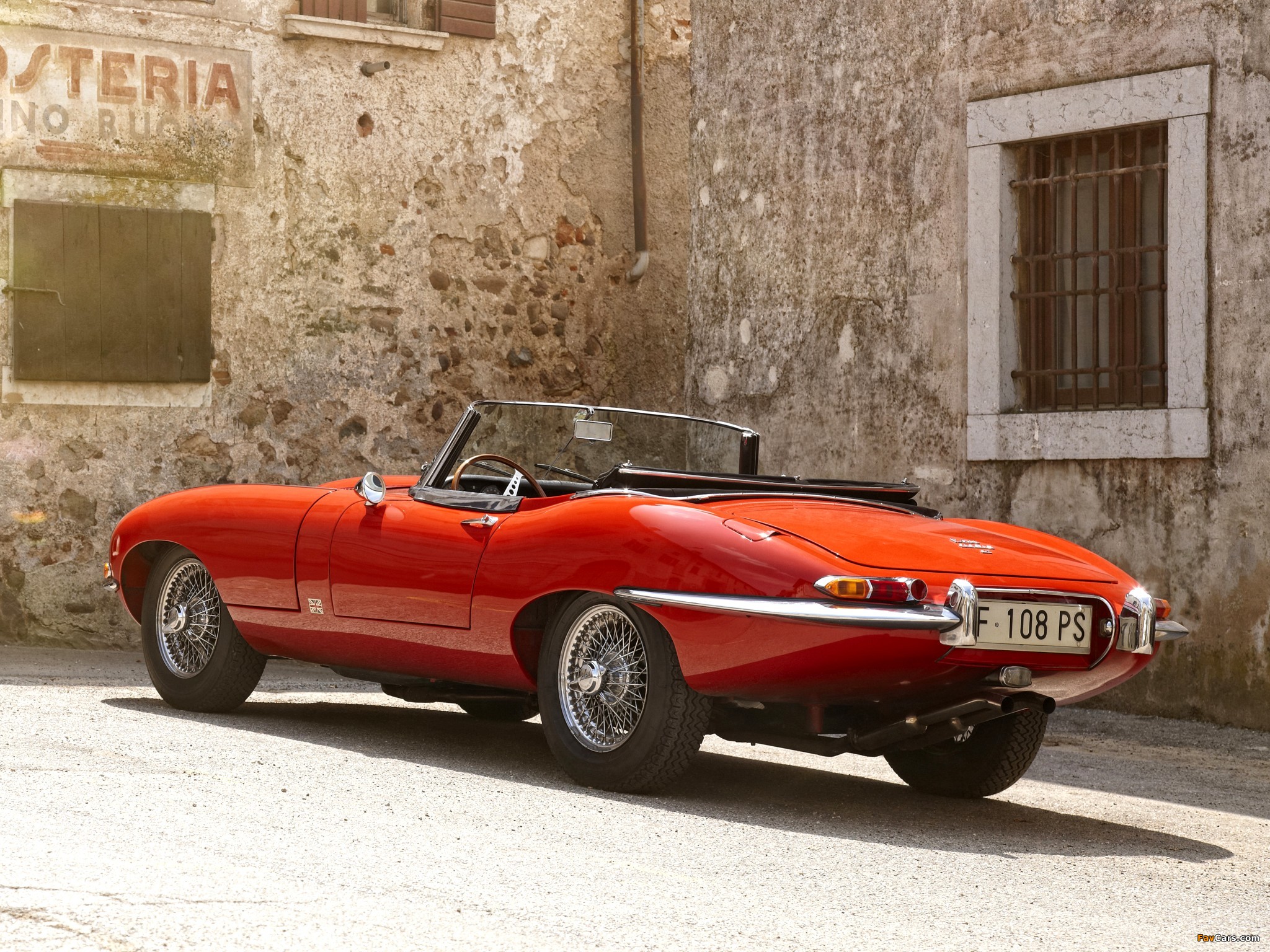 Photos of Jaguar E-Type Open Two Seater (Series I) 1961–67 (2048 x 1536)