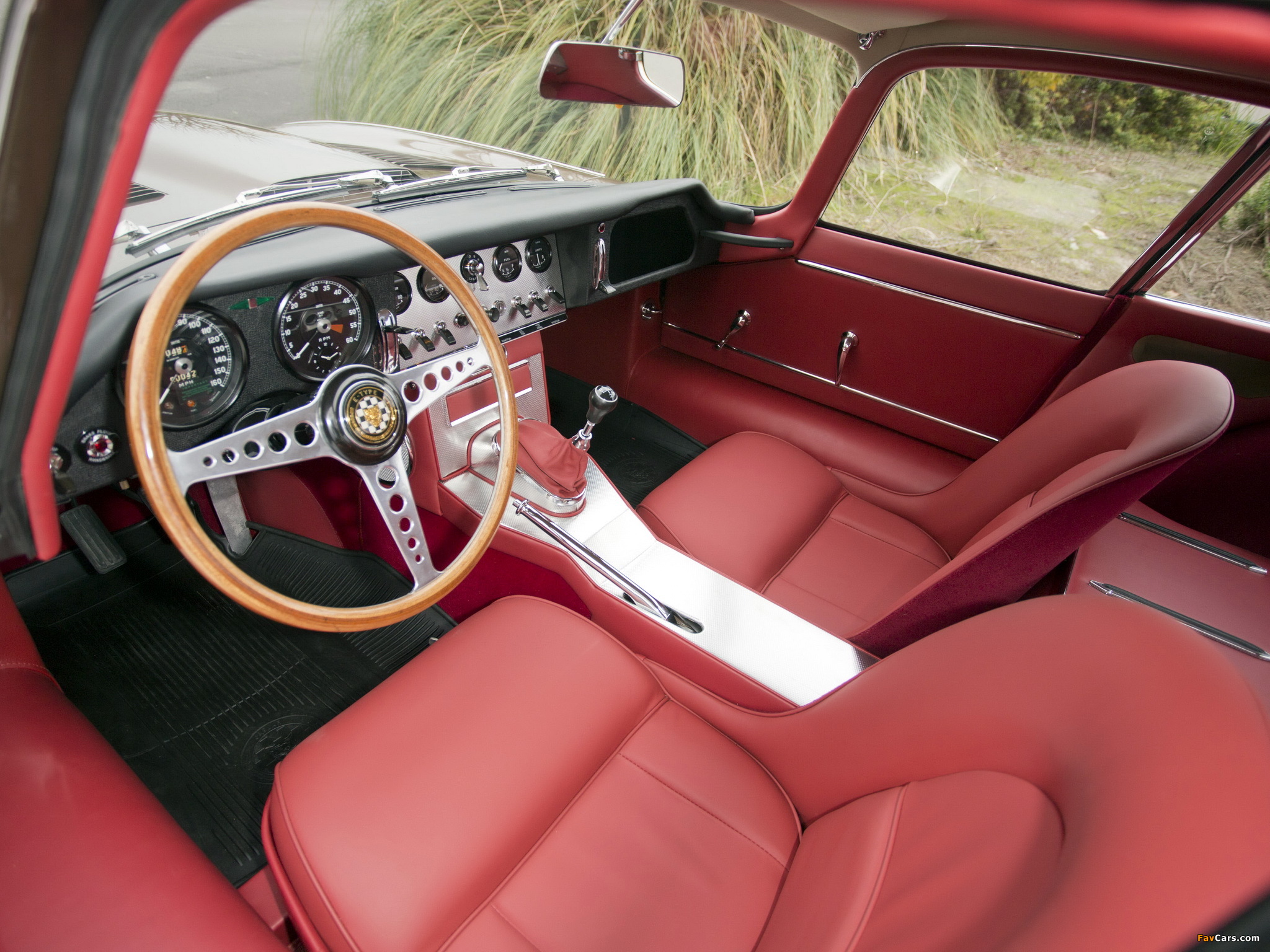 Photos of Jaguar E-Type Fixed Head Coupe (Series I) 1961–67 (2048 x 1536)