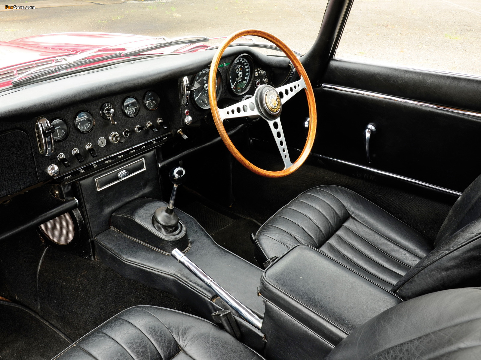 Photos of Jaguar E-Type Fixed Head Coupe 2+2 UK-spec (Series I) 1961–67 (1600 x 1200)