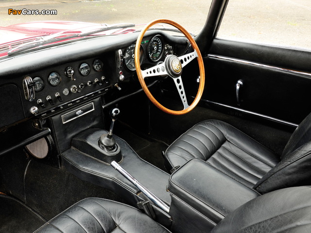 Photos of Jaguar E-Type Fixed Head Coupe 2+2 UK-spec (Series I) 1961–67 (640 x 480)