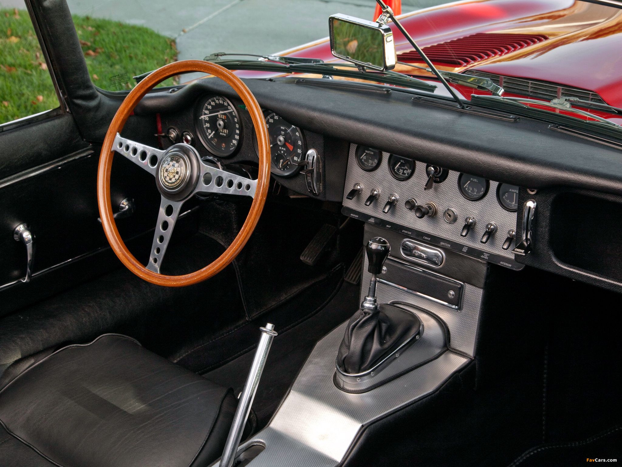 Photos of Jaguar E-Type Open Two Seater (Series I) 1961–67 (2048 x 1536)