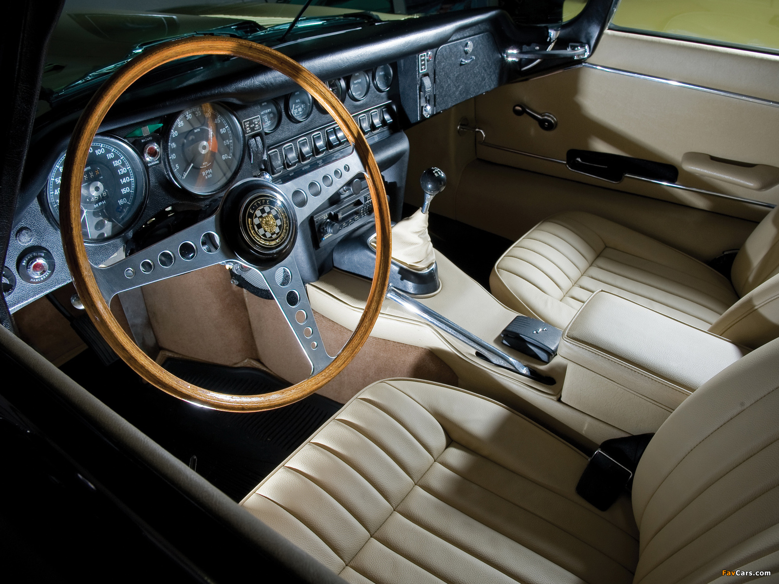 Photos of Jaguar E-Type Open Two Seater (Series II) 1968–71 (1600 x 1200)