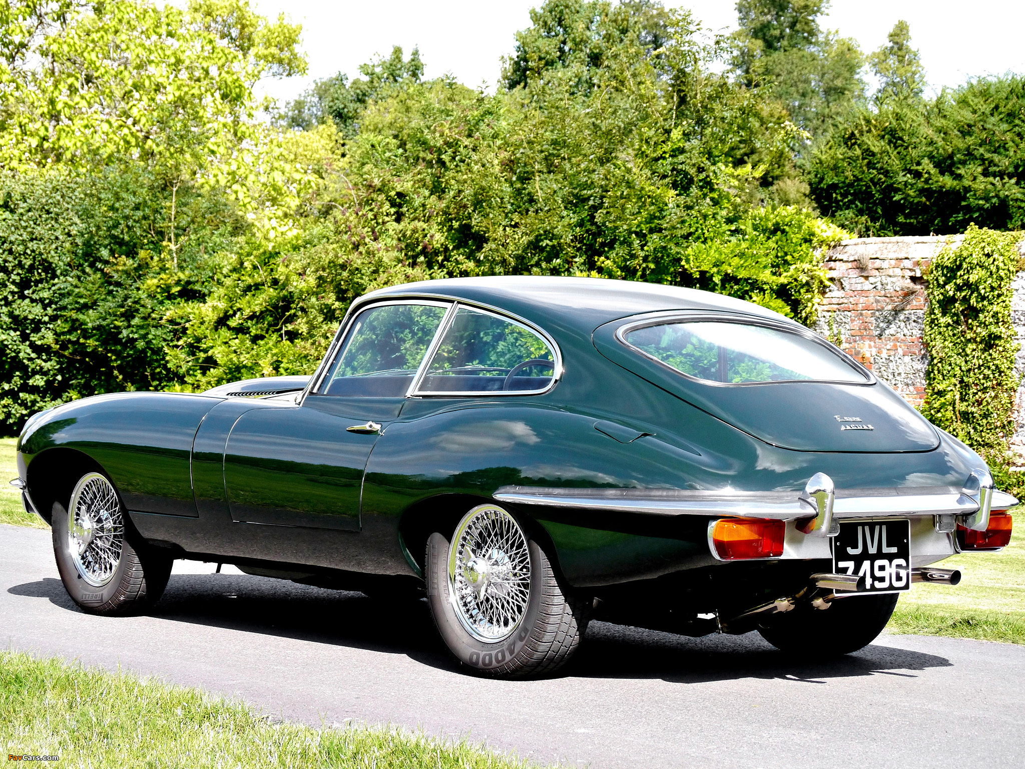 Photos of Jaguar E-Type Fixed Head Coupe (Series II) 1968–71 (2048 x 1536)