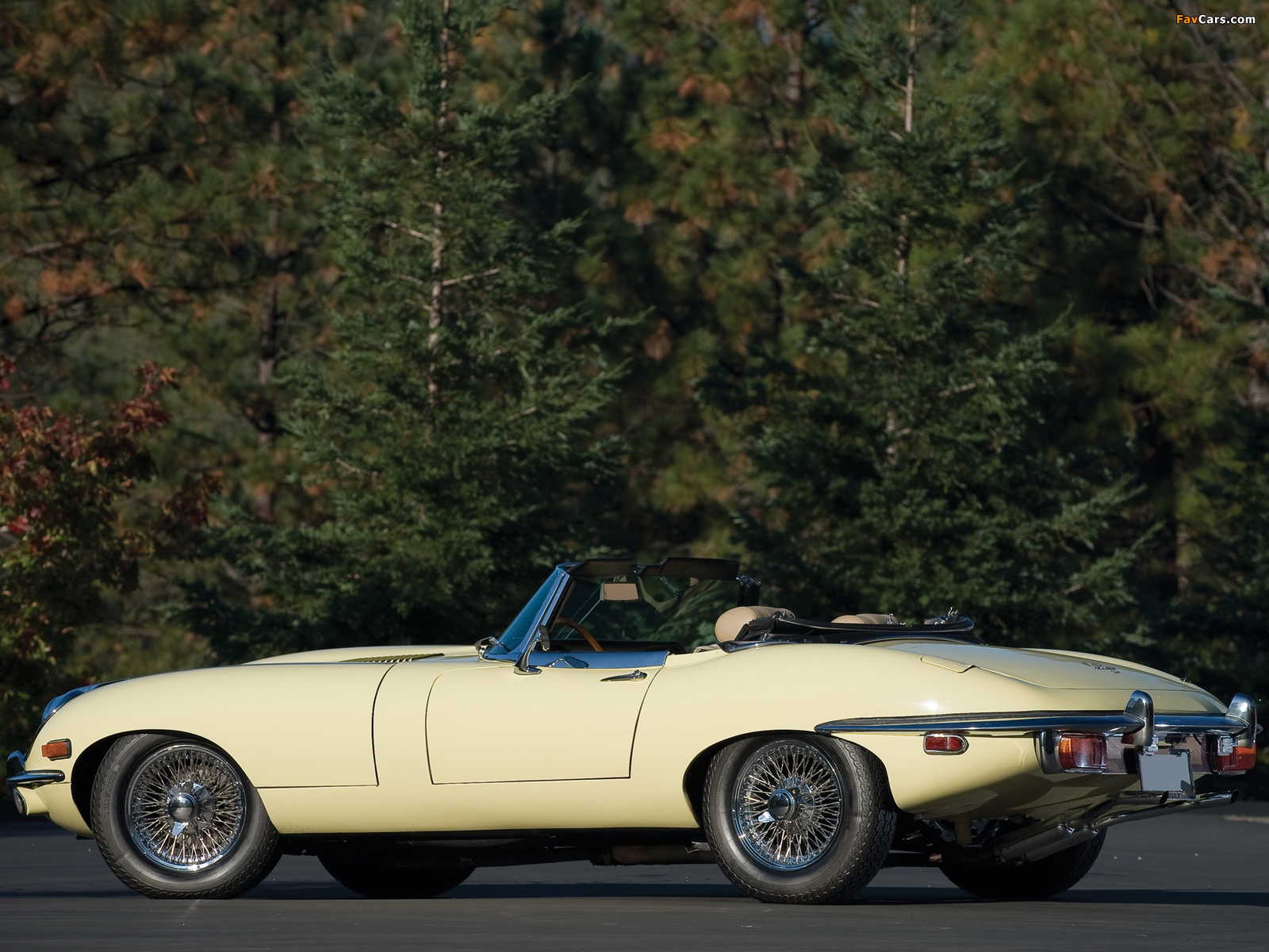 Photos of Jaguar E-Type Open Two Seater US-spec (Series II) 1968–71 (1600 x 1200)