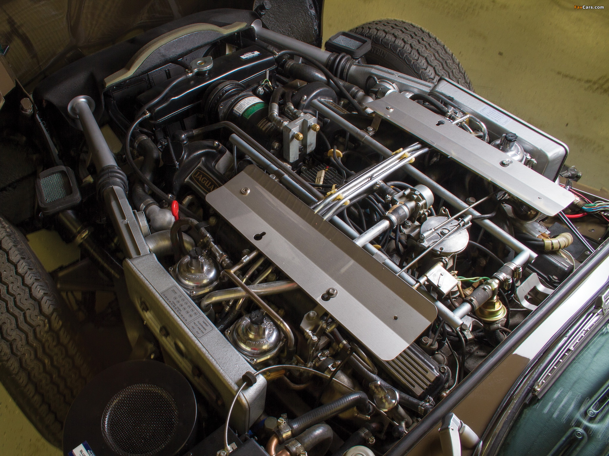 Photos of Jaguar E-Type V12 Open Two Seater (Series III) 1971–75 (2048 x 1536)