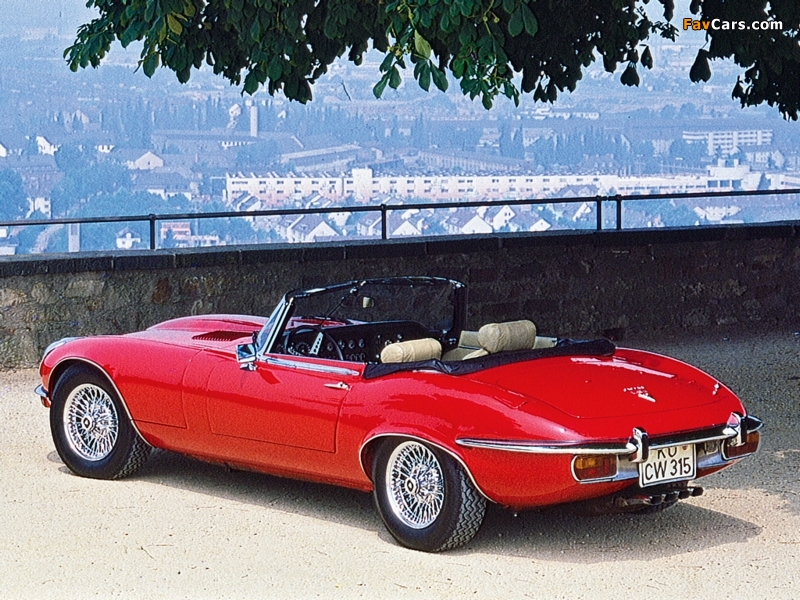 Photos of Jaguar E-Type V12 Open Two Seater EU-spec (Series III) 1971–74 (800 x 600)