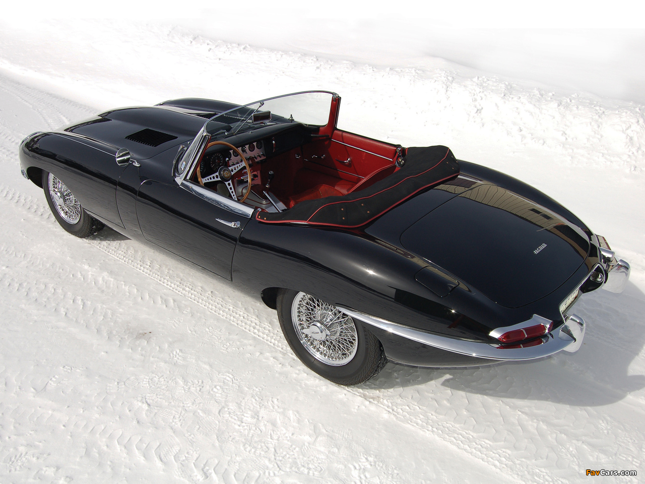 Pictures of Jaguar E-Type Open Two Seater (Series I) 1961–67 (1280 x 960)