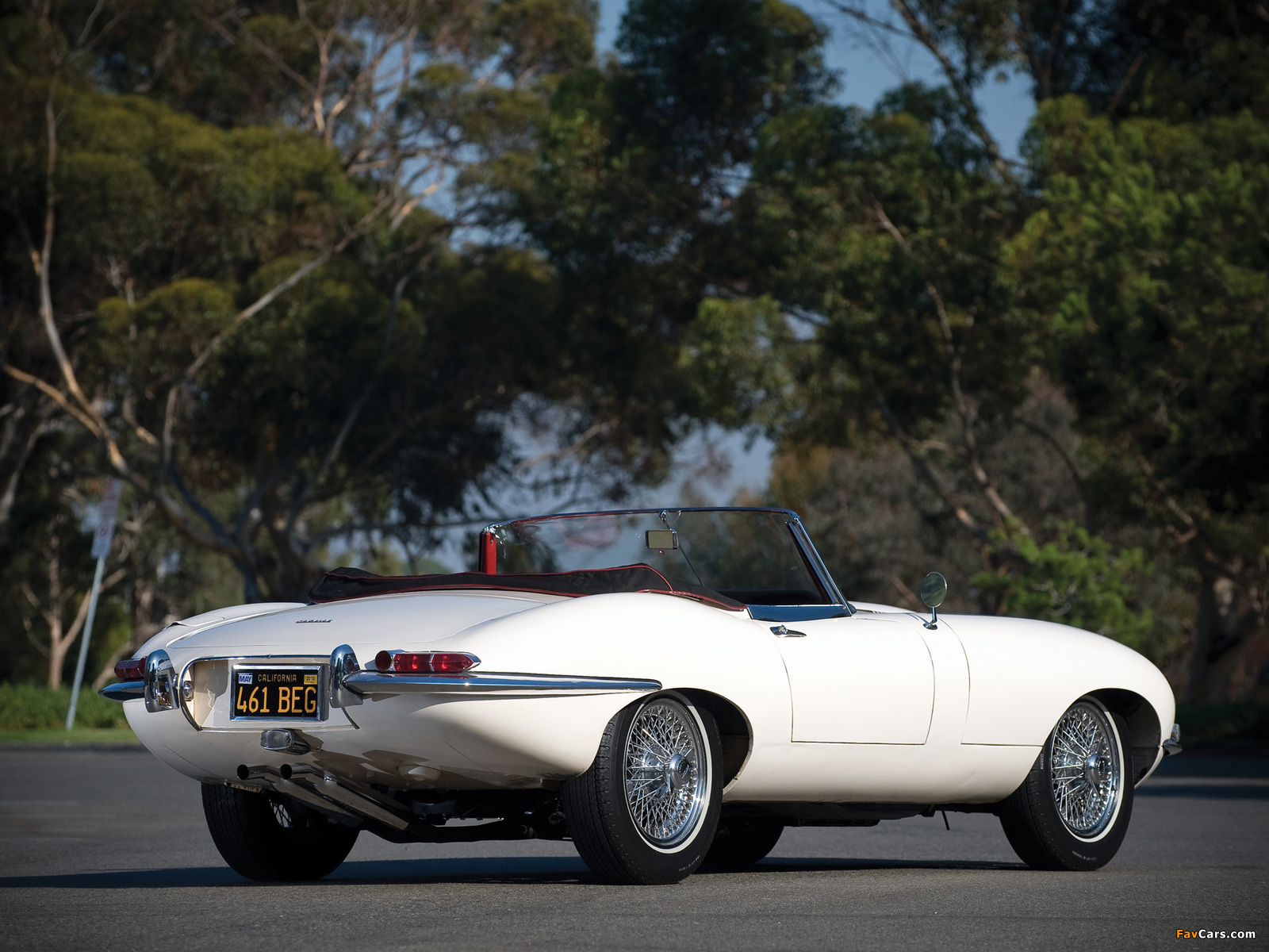 Pictures of Jaguar E-Type Open Two Seater (Series I) 1961–67 (1600 x 1200)