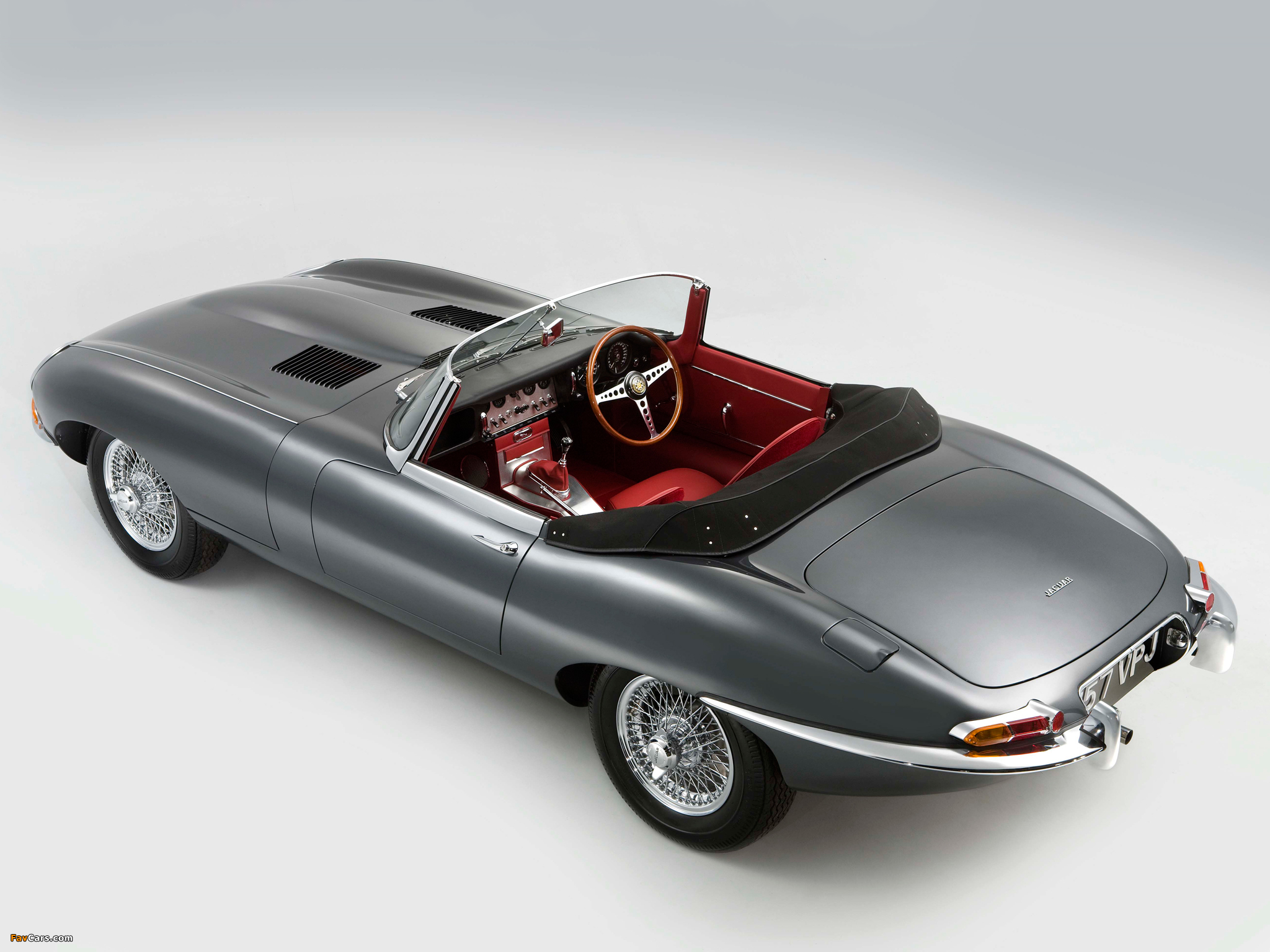 Pictures of Jaguar E-Type Open Two Seater UK-spec (Series I) 1961–67 (2048 x 1536)