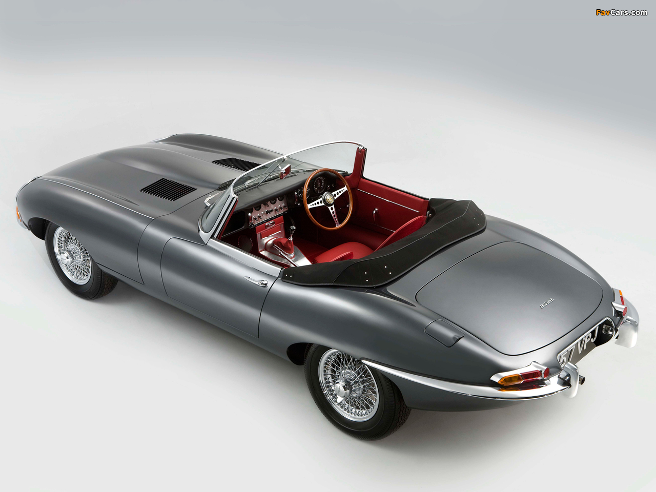 Pictures of Jaguar E-Type Open Two Seater UK-spec (Series I) 1961–67 (1280 x 960)