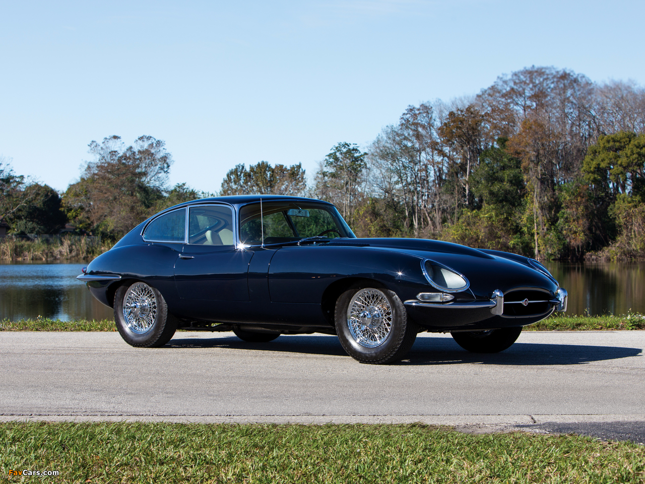 Pictures of Jaguar E-Type 4.2-Litre Fixed Head Coupe US-spec (XK-E) 1964–1967 (1280 x 960)