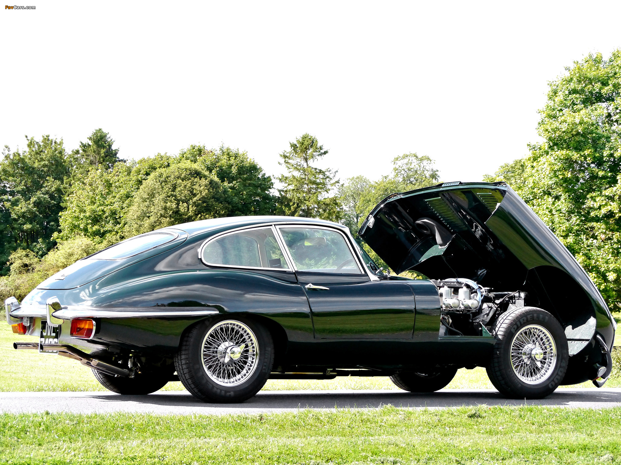 Pictures of Jaguar E-Type Fixed Head Coupe UK-spec (Series II) 1968–71 (2048 x 1536)
