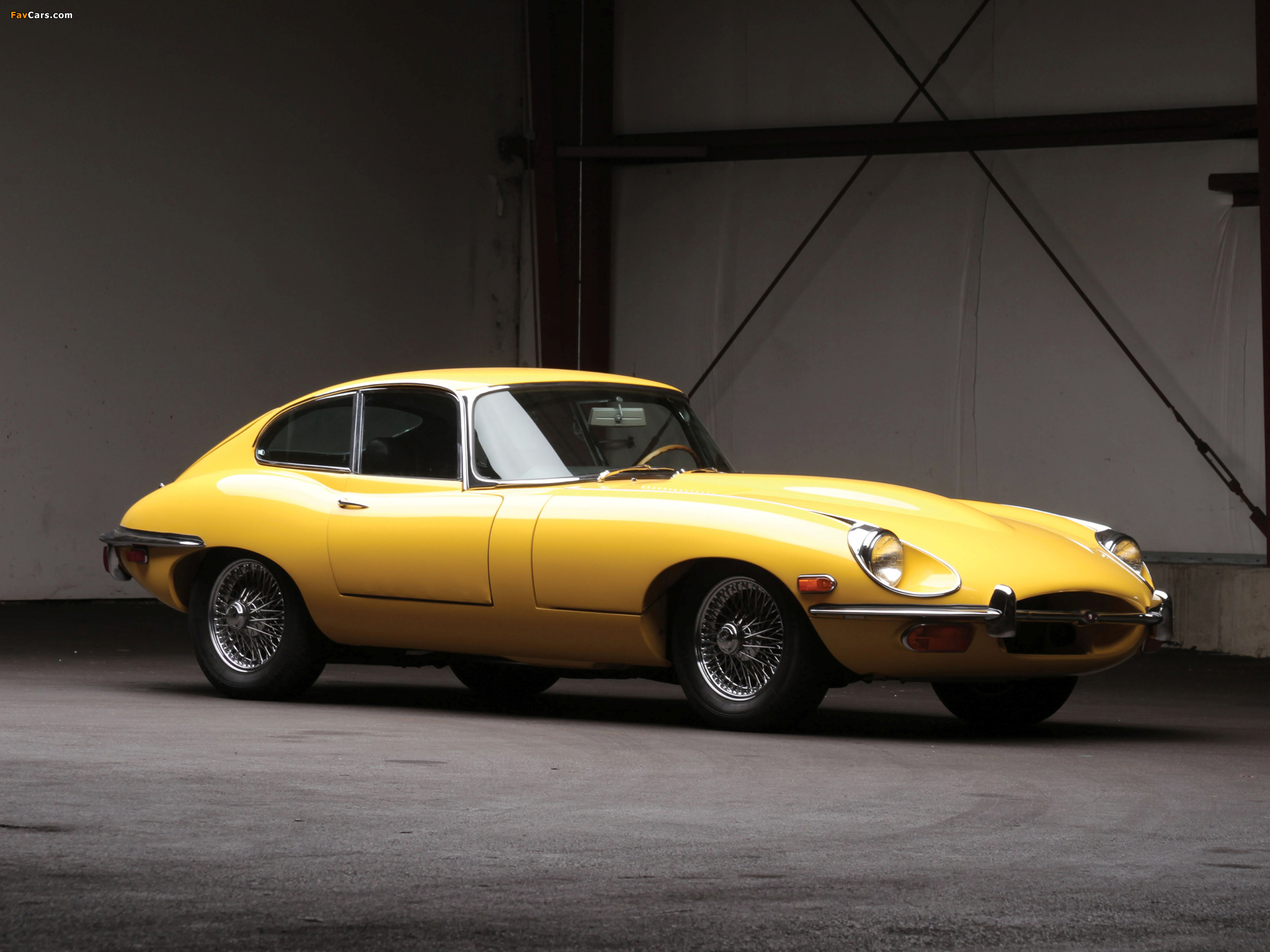 Pictures of Jaguar E-Type Fixed Head Coupe US-spec (Series II) 1968–71 (2048 x 1536)