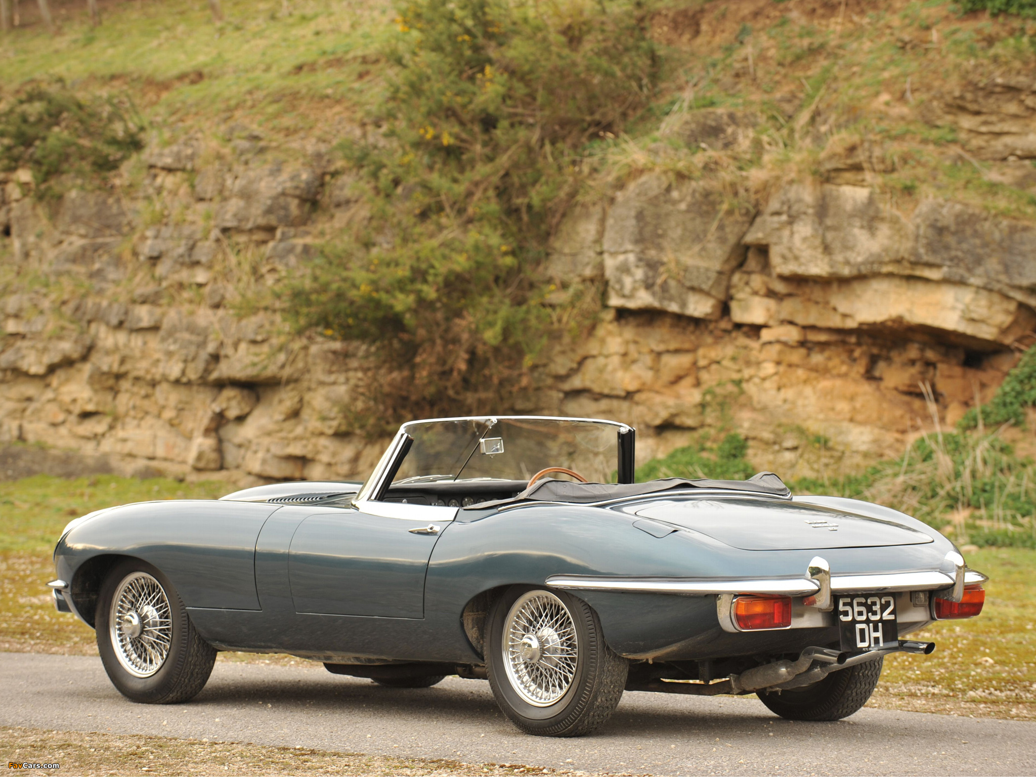 Pictures of Jaguar E-Type Open Two Seater (Series II) 1968–71 (2048 x 1536)