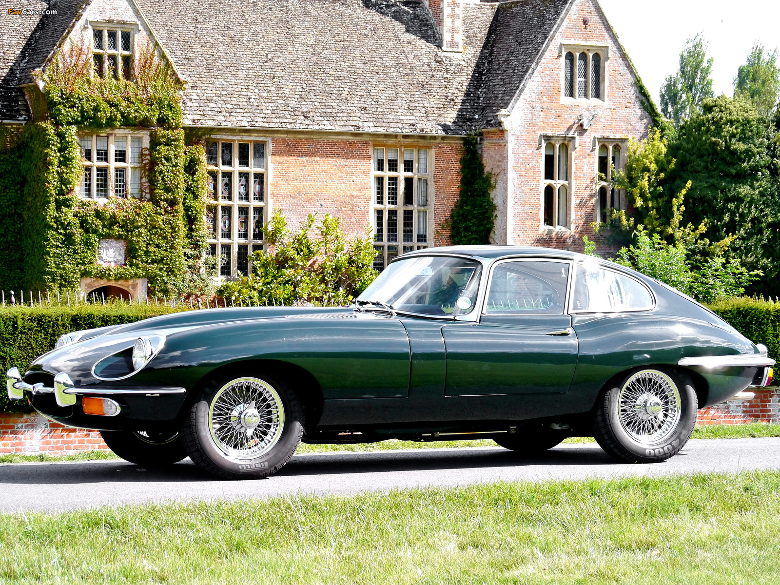 Pictures of Jaguar E-Type Fixed Head Coupe (Series II) 1968–71 (1600 x 1200)
