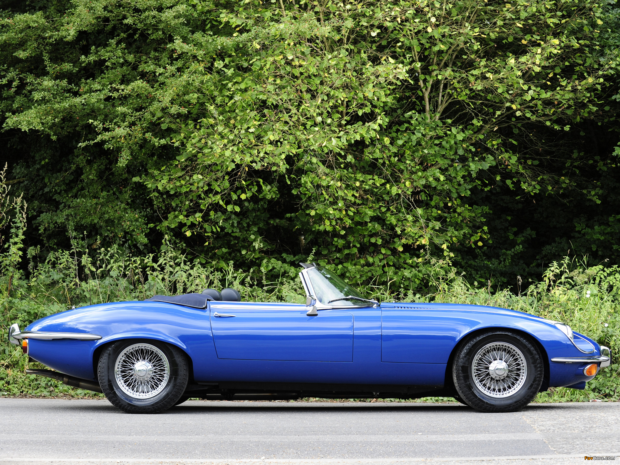 Pictures of Jaguar E-Type V12 Open Two Seater UK-spec (Series III) 1971–74 (2048 x 1536)