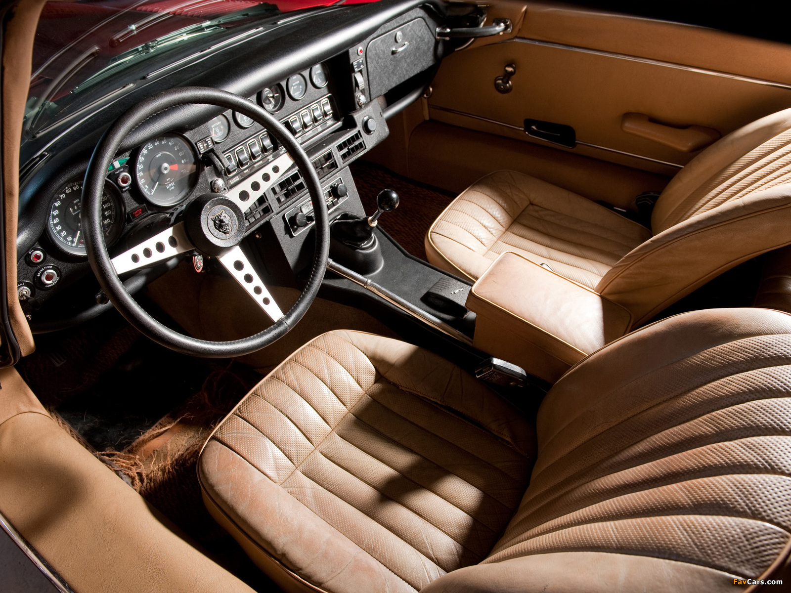 Jaguar E-Type V12 Fixed Head Coupe (Series III) 1971–75 wallpapers (1600 x 1200)