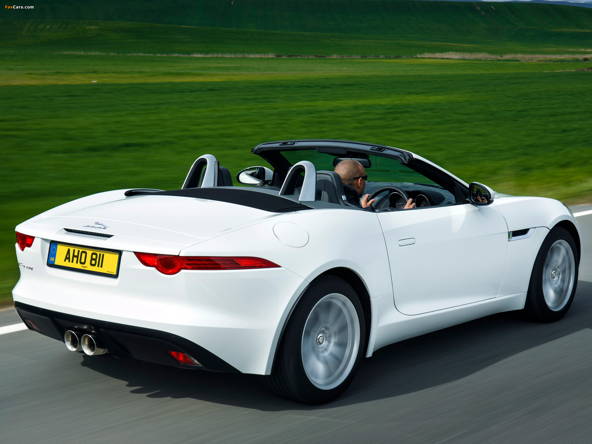Images of Jaguar F-Type UK-spec 2013 (2048 x 1536)
