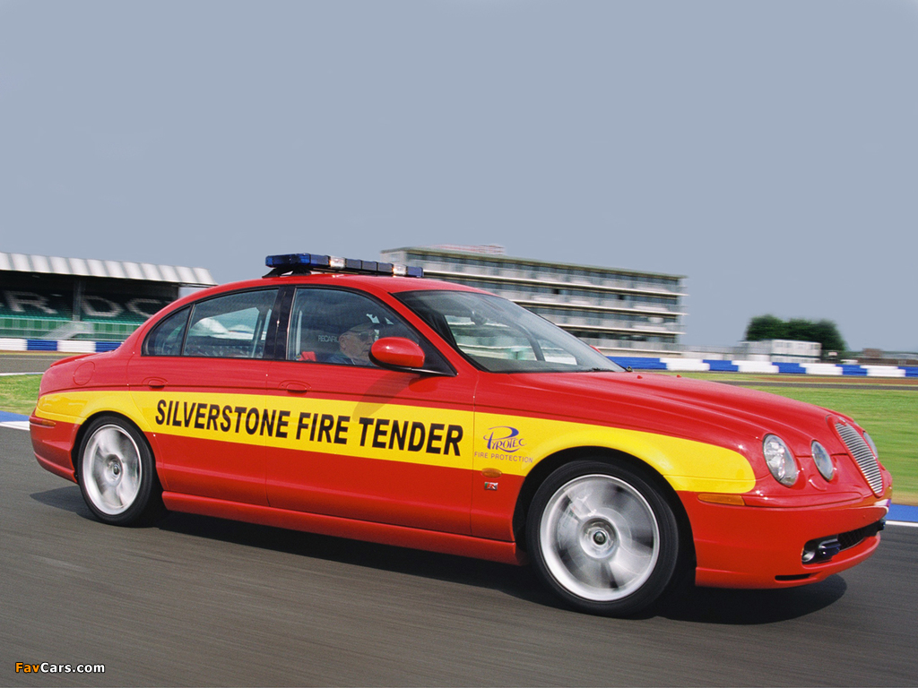 Jaguar S-Type R Silverstone Fire Tender 2002–03 wallpapers (1024 x 768)