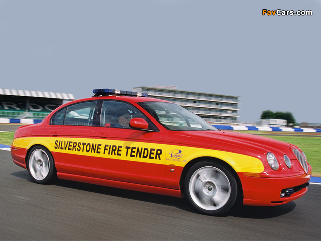 Jaguar S-Type R Silverstone Fire Tender 2002–03 wallpapers (640 x 480)