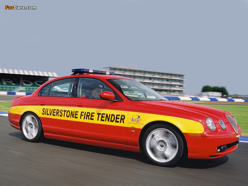 Jaguar S-Type R Silverstone Fire Tender 2002–03 wallpapers (800 x 600)