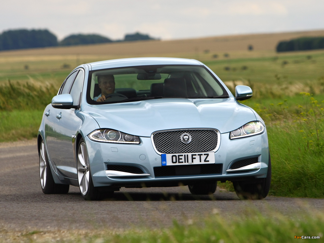 Images of Jaguar XF 2.2 Diesel UK-spec 2011 (1280 x 960)