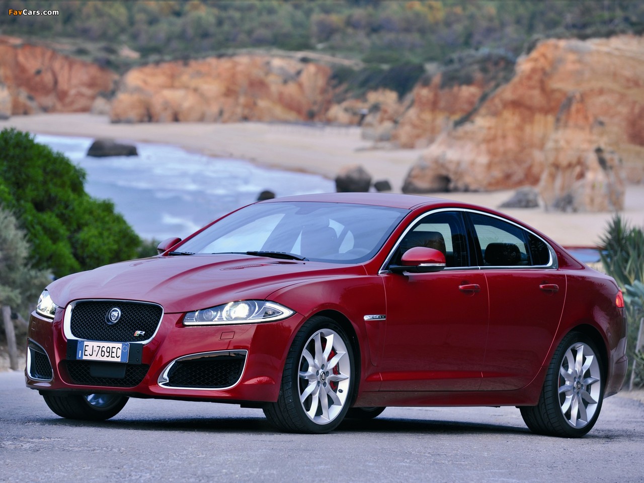 Jaguar XFR 2011 wallpapers (1280 x 960)