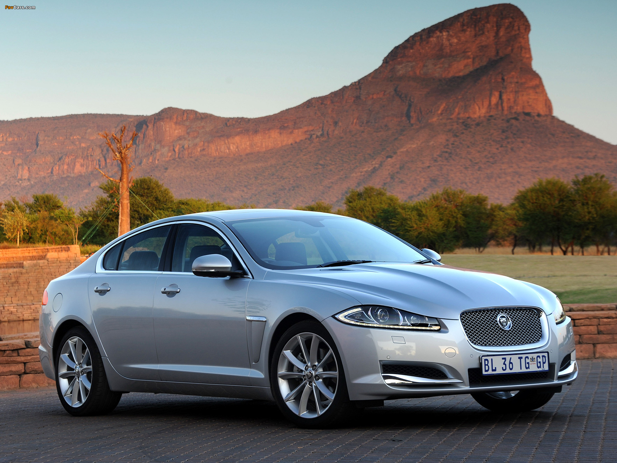 Jaguar XF ZA-spec 2011 wallpapers (2048 x 1536)