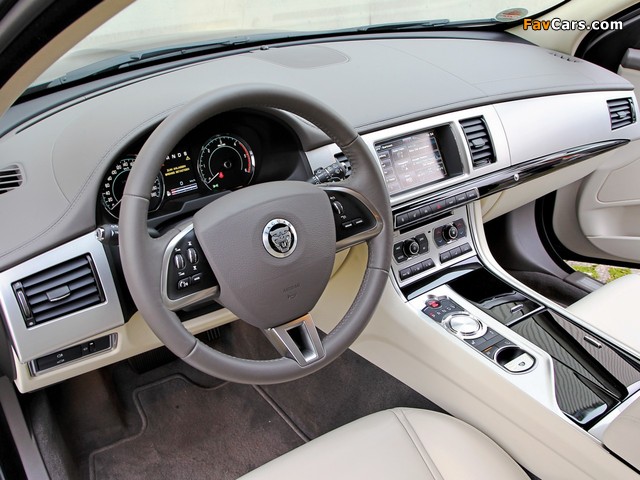 Jaguar XF Sportbrake Diesel S 2012 pictures (640 x 480)