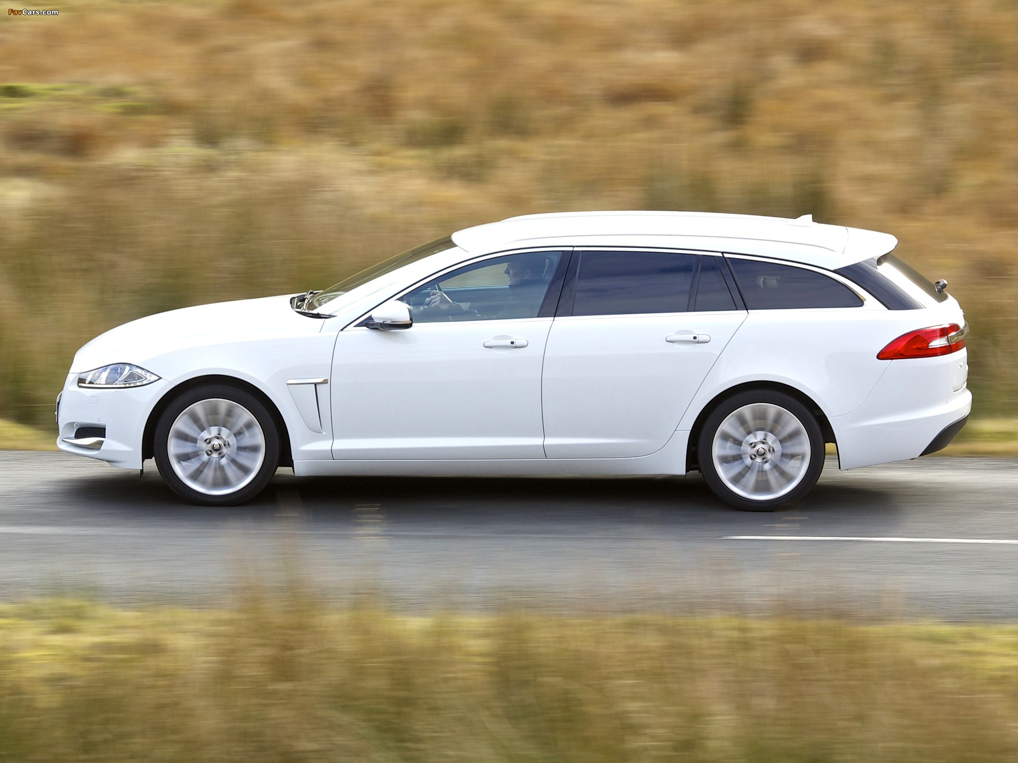 Jaguar XF Sportbrake UK-spec 2012 wallpapers (2048 x 1536)