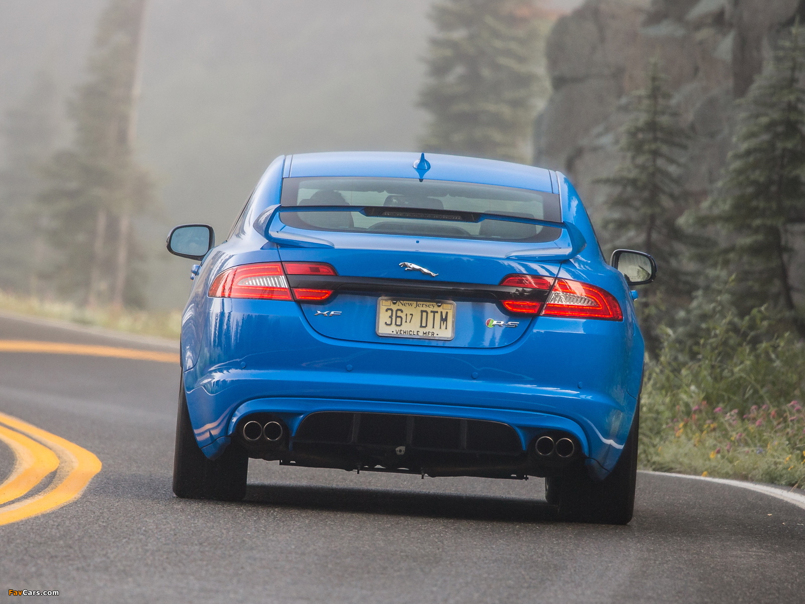 Pictures of Jaguar XFR-S US-spec 2013 (1600 x 1200)