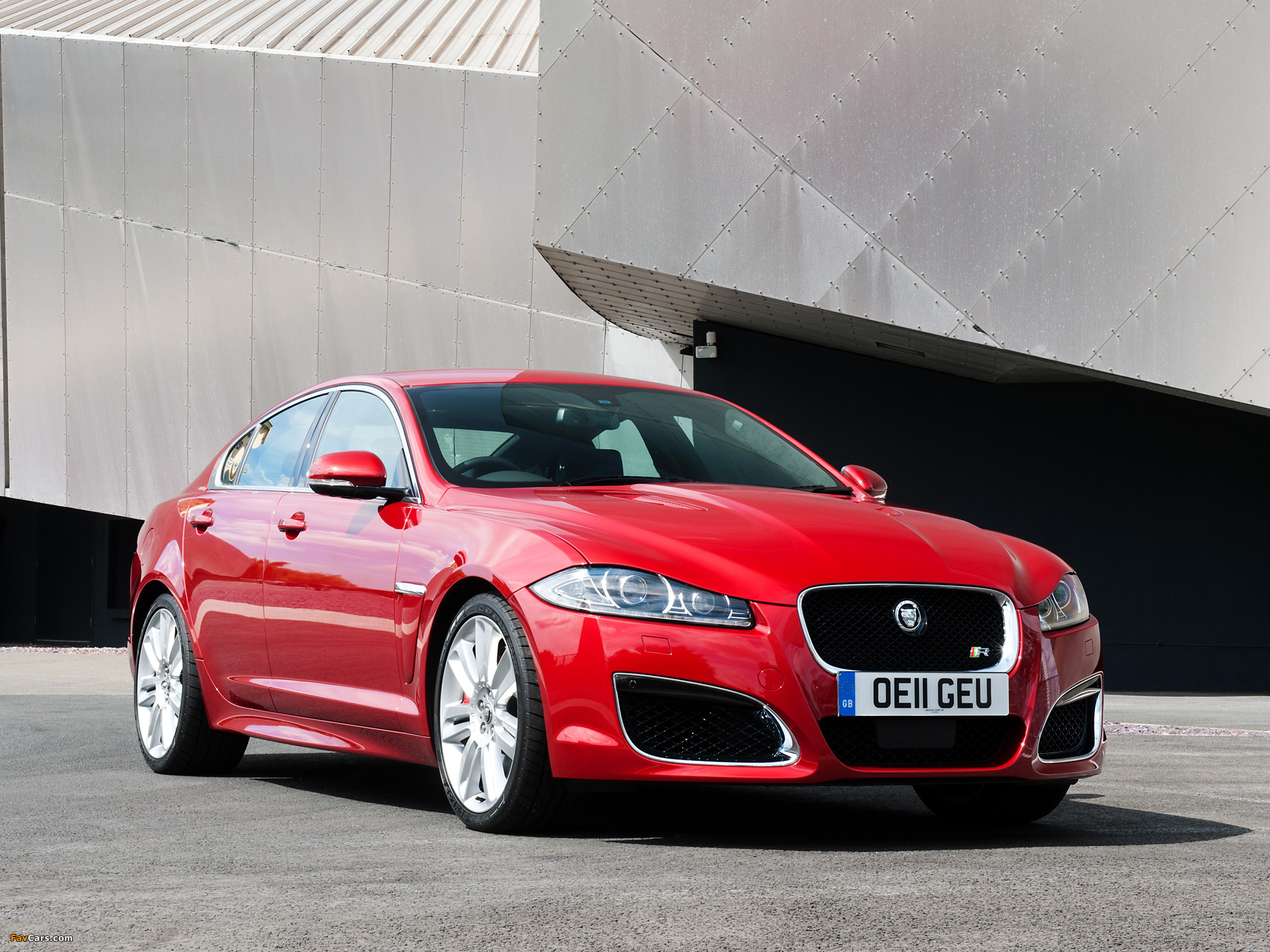 Jaguar XFR UK-spec 2011 wallpapers (2048 x 1536)