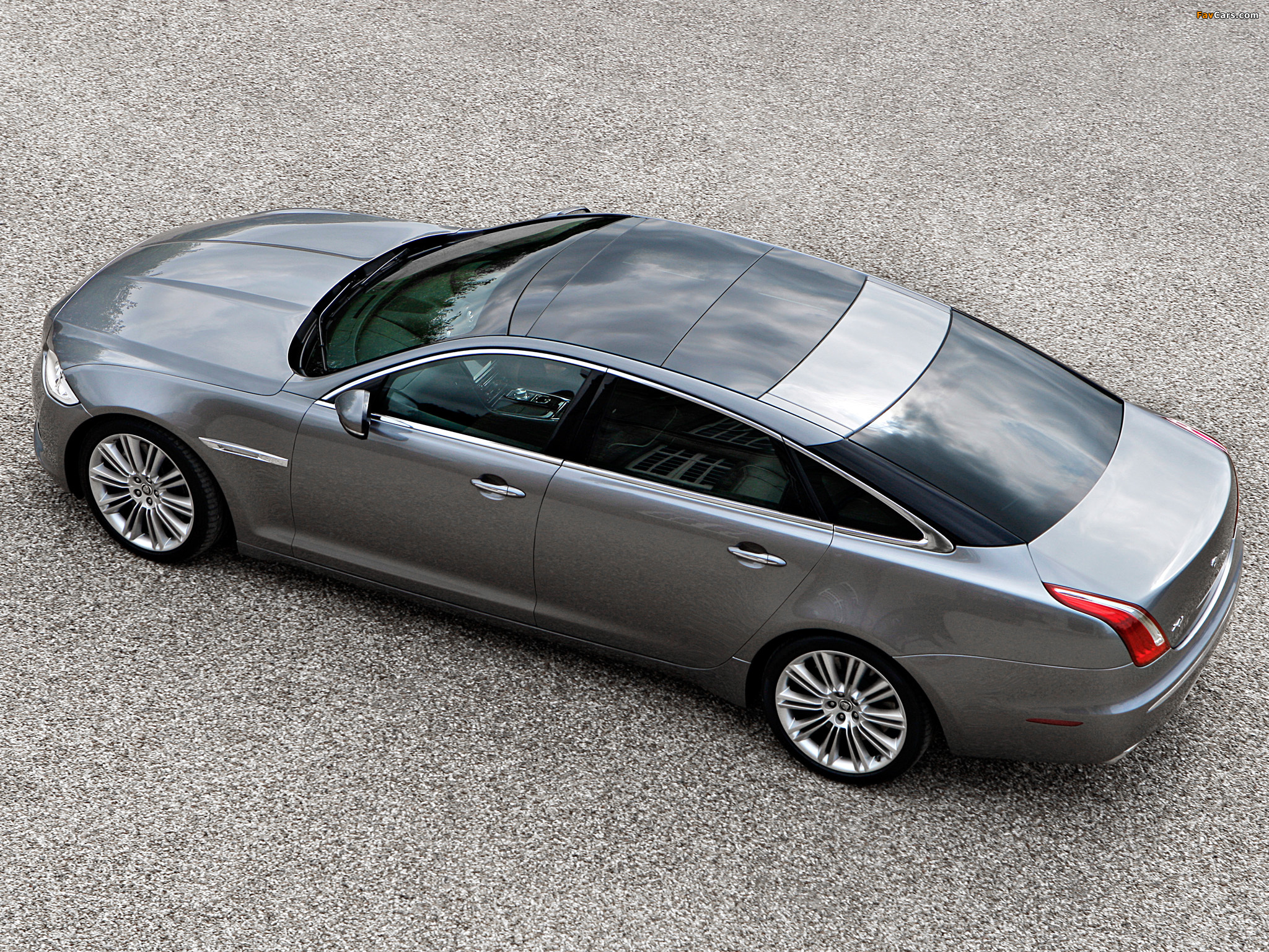 Images of Jaguar XJ UK-spec (X351) 2009 (2048 x 1536)