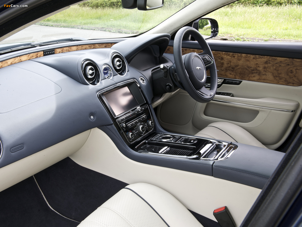Images of Jaguar XJL UK-spec (X351) 2010 (1280 x 960)