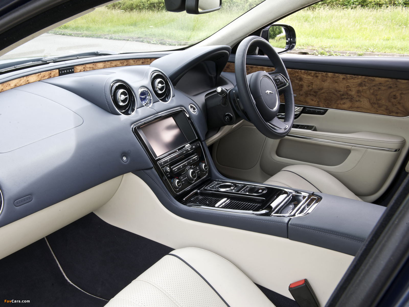 Images of Jaguar XJL UK-spec (X351) 2010 (1600 x 1200)