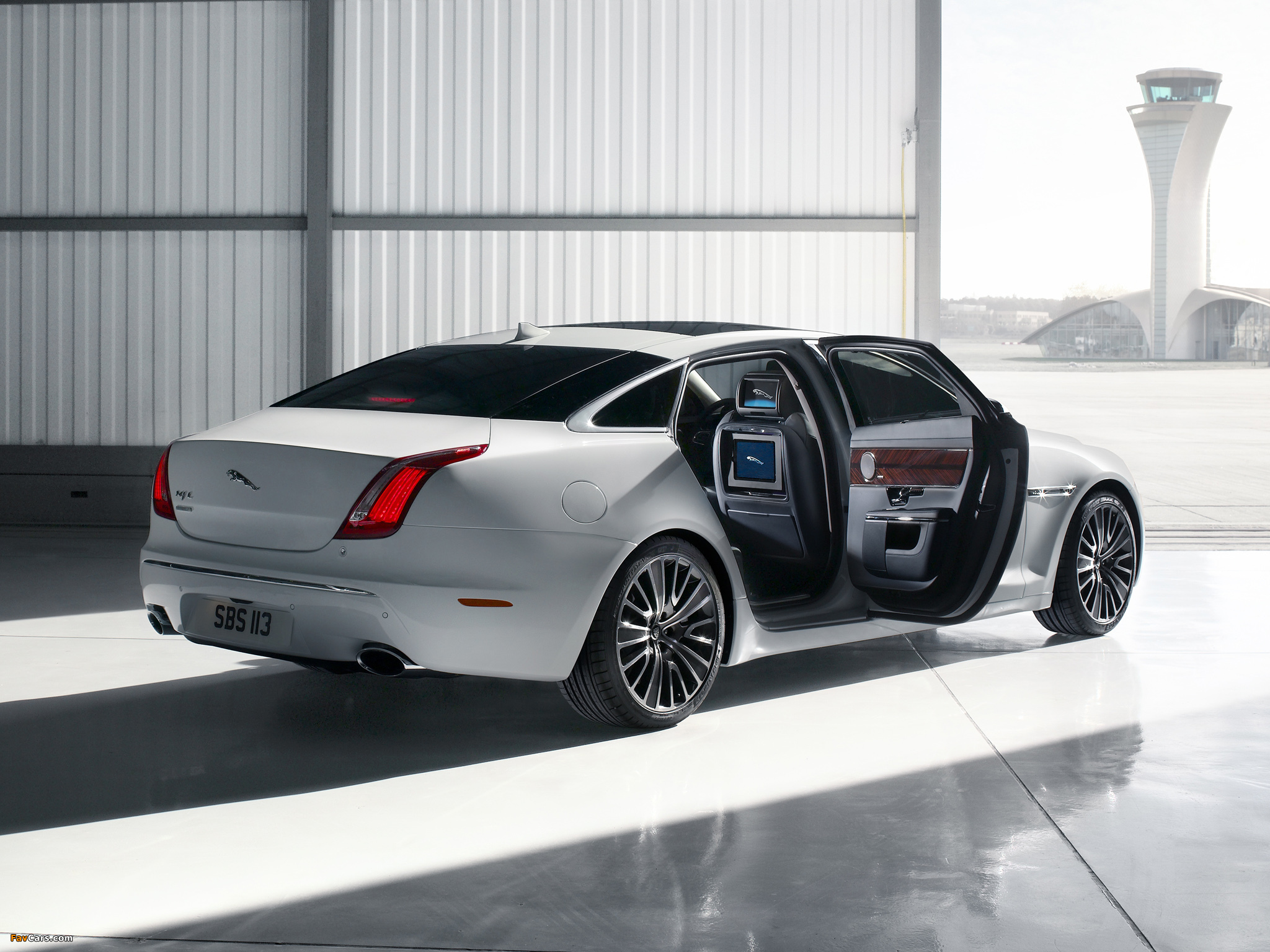 Images of Jaguar XJ Ultimate (X351) 2012 (2048 x 1536)