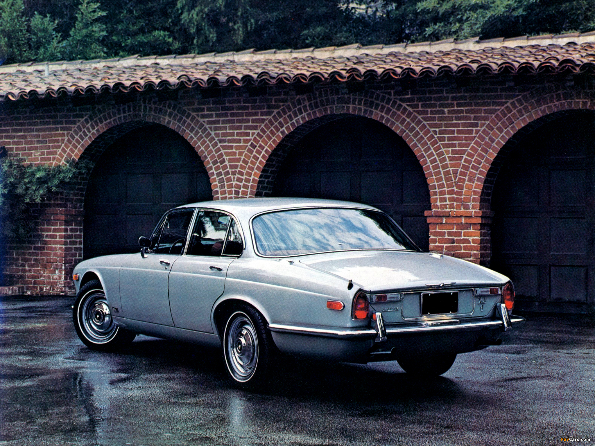 Jaguar XJ6 (Series I) 1968–73 photos (2048 x 1536)