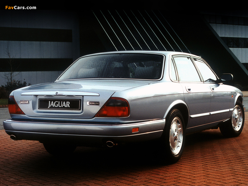 Jaguar XJ Executive (X300) 1994–97 pictures (800 x 600)