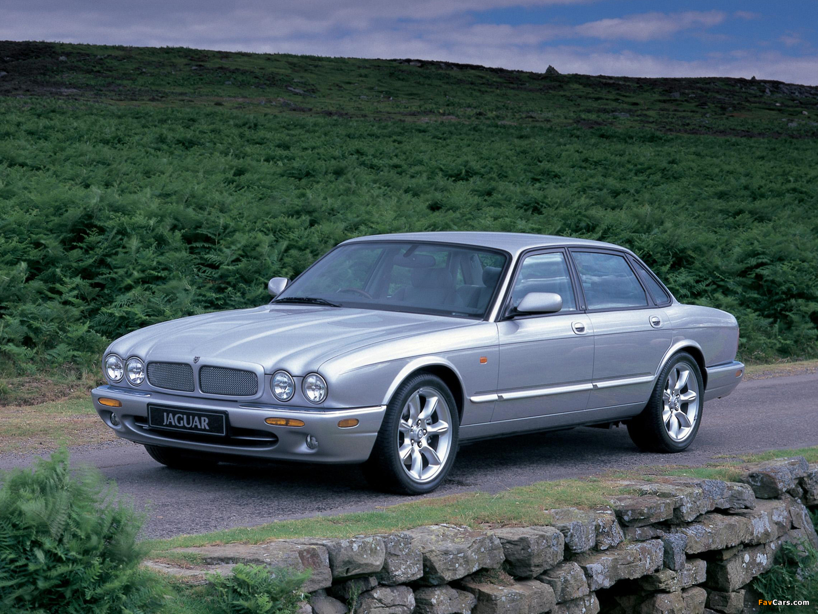 Jaguar XJR (X308) 1997–2003 images (1600 x 1200)