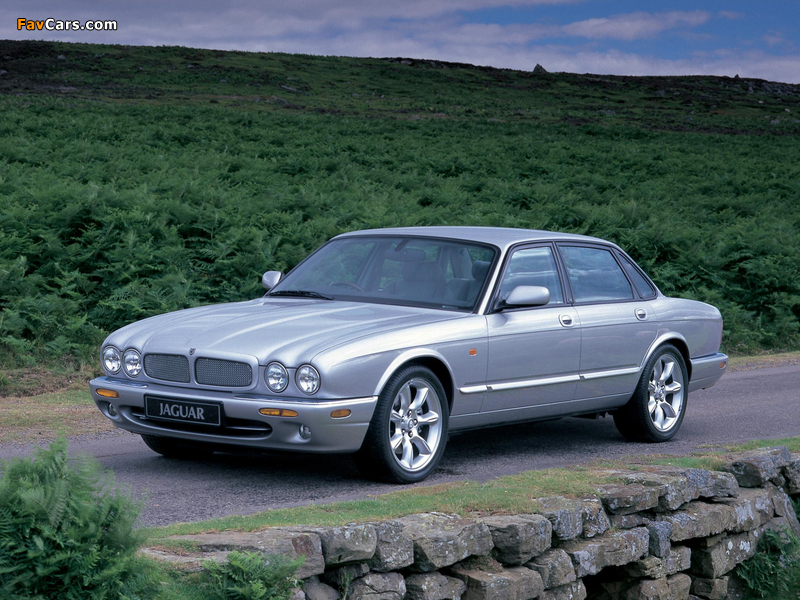 Jaguar XJR (X308) 1997–2003 images (800 x 600)