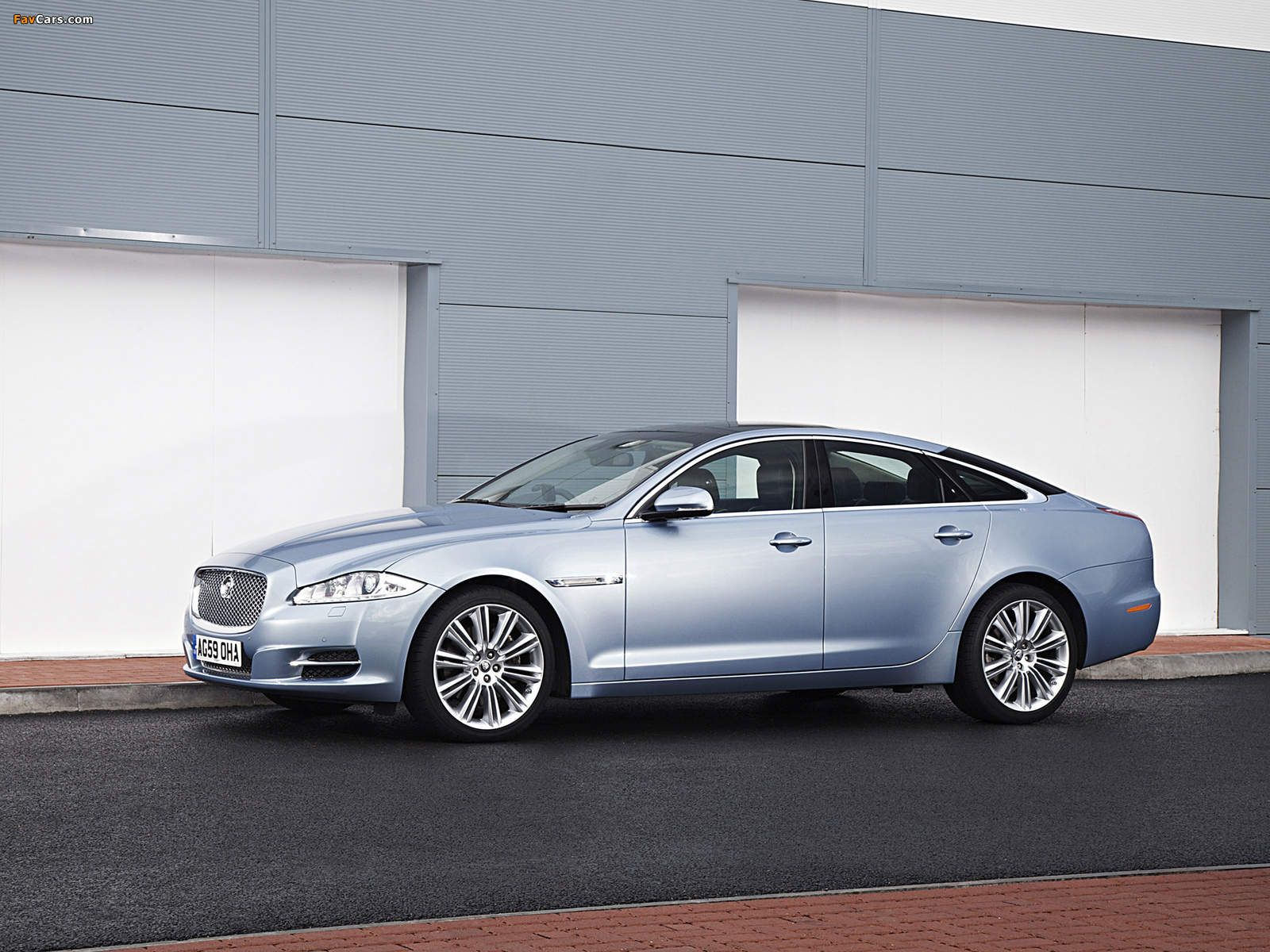 Jaguar XJ UK-spec (X351) 2009 photos (1600 x 1200)