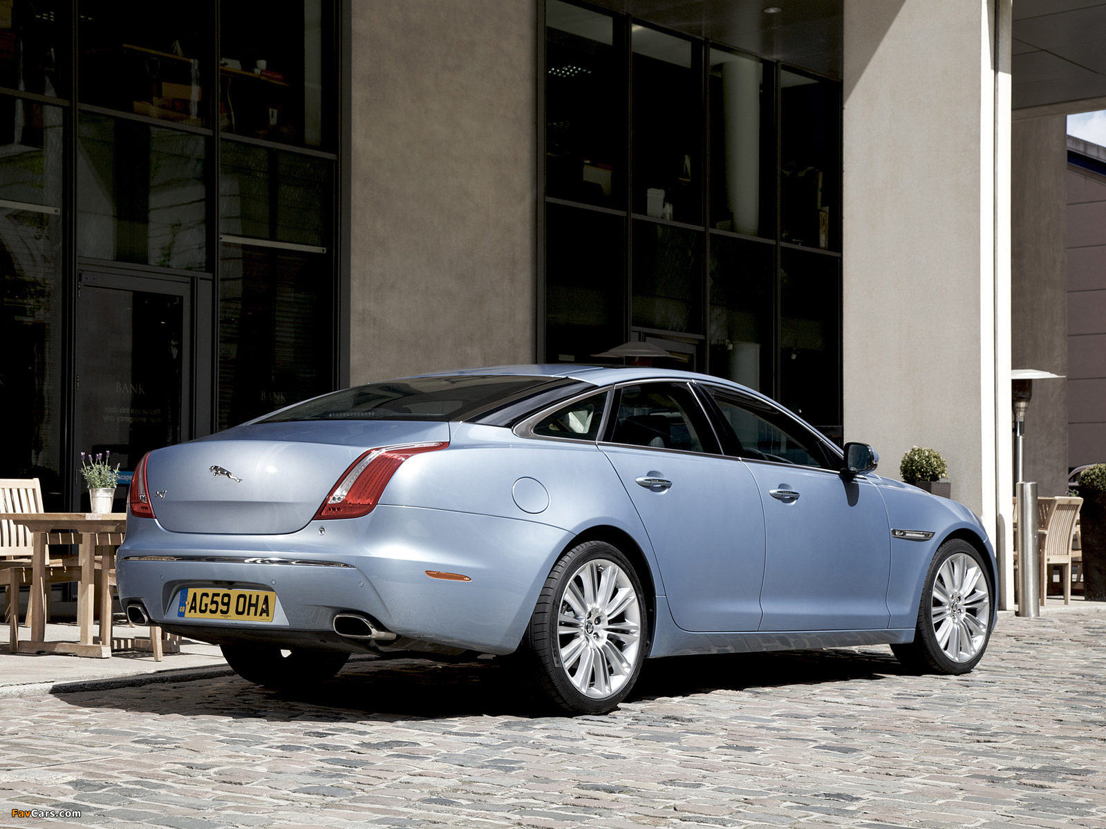 Jaguar XJ UK-spec (X351) 2009 photos (1600 x 1200)