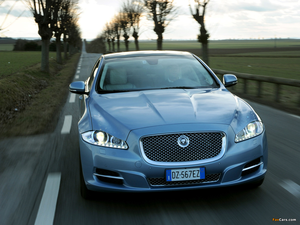 Jaguar XJ (X351) 2009 photos (1280 x 960)