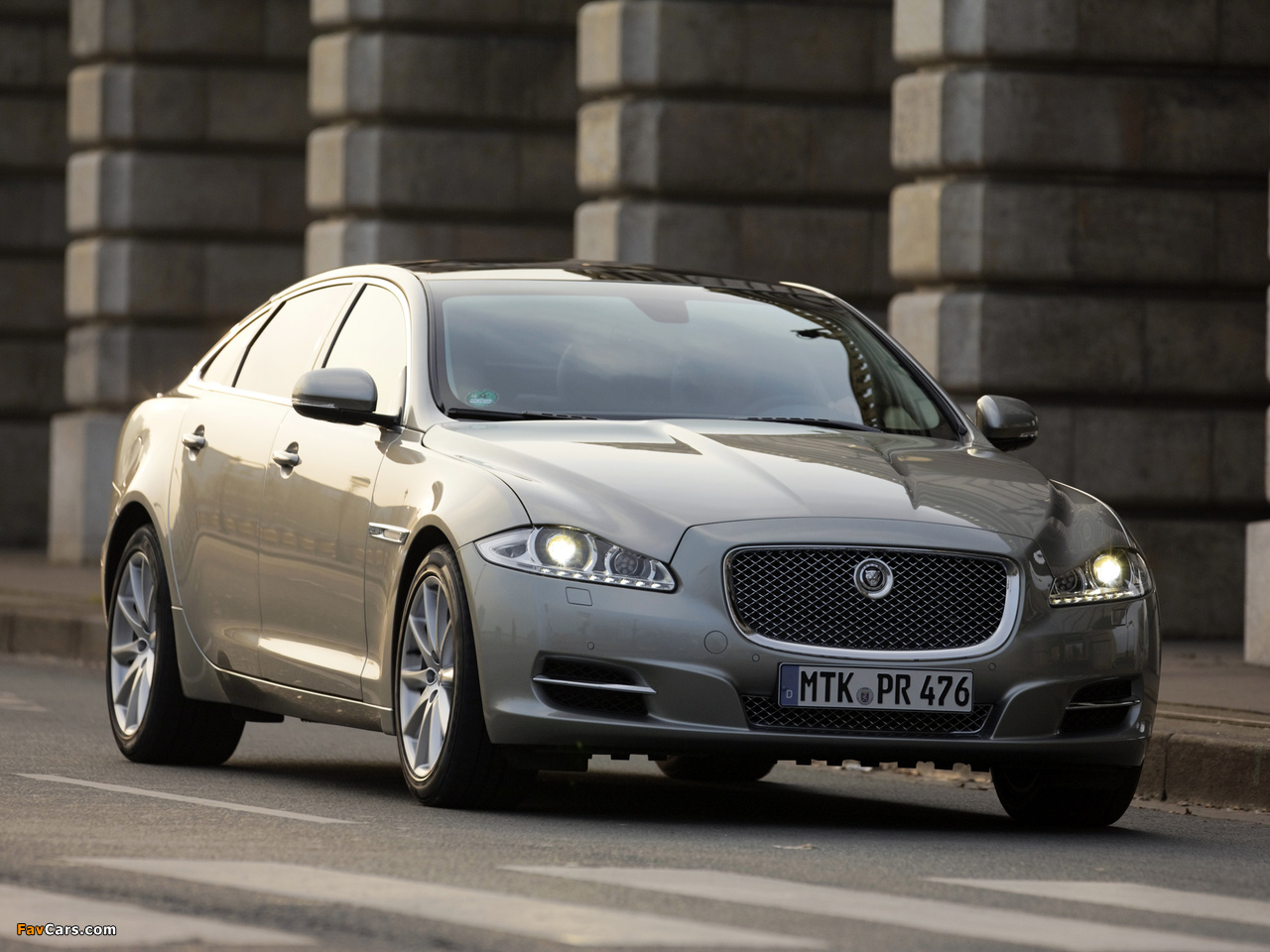 Jaguar XJL (X351) 2009 pictures (1280 x 960)