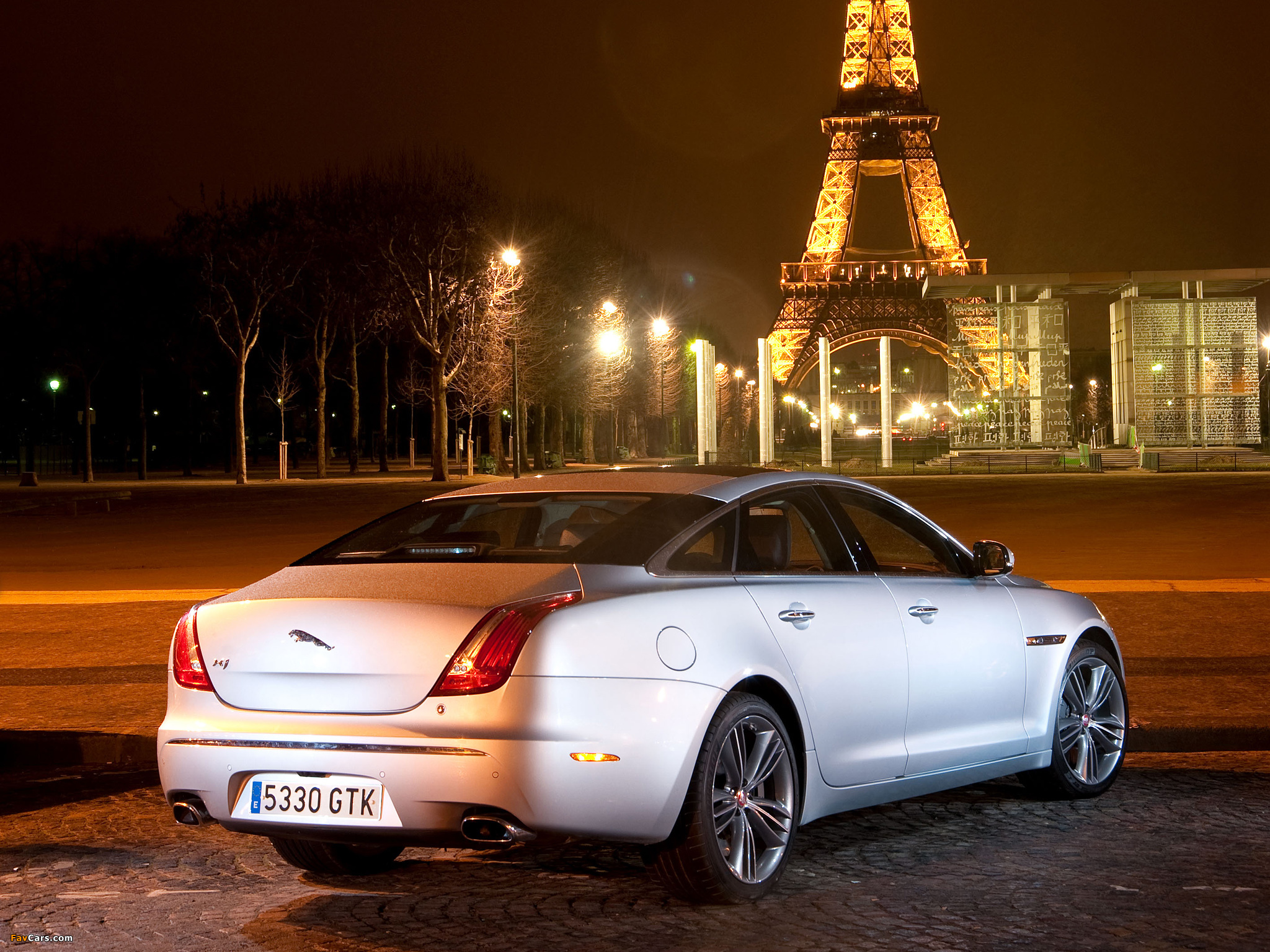 Jaguar XJL (X351) 2009 wallpapers (2048 x 1536)