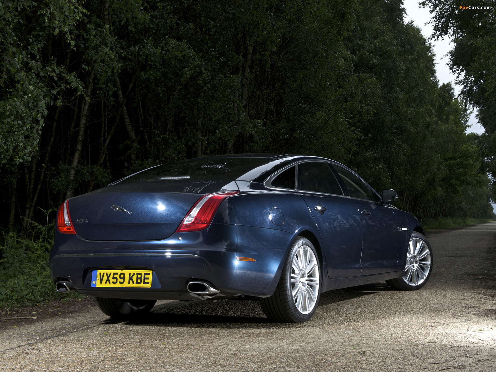 Jaguar XJL UK-spec (X351) 2010 photos (1600 x 1200)