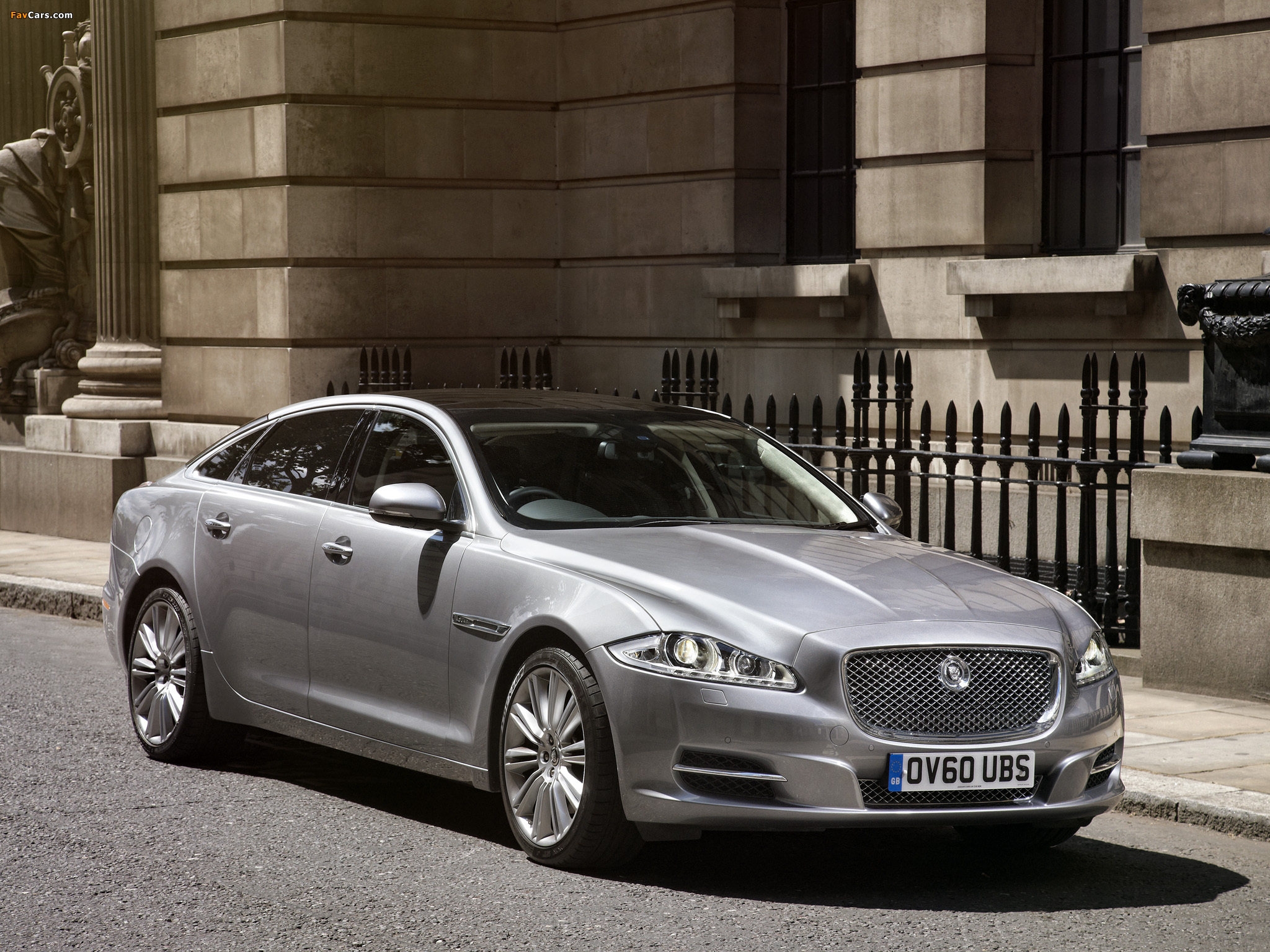 Jaguar XJL UK-spec (X351) 2010 wallpapers (2048 x 1536)